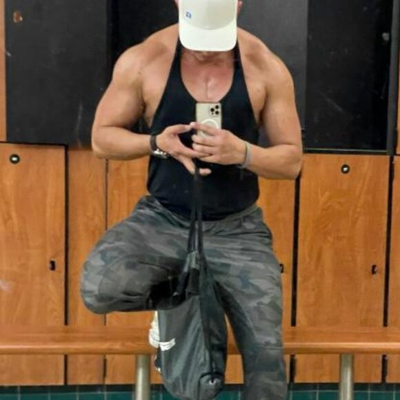 Meet your Posher, Gio - Picture 5 of 15